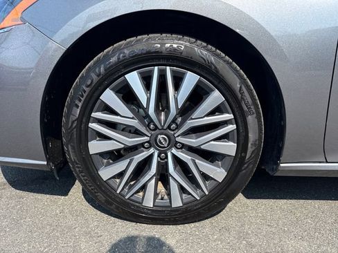 Used 2024 Nissan Altima 2.5 SV FWD image 27