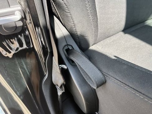 Used 2019 Jeep Wrangler Unlimited Sahara image 59