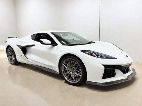 Used 2023 Chevrolet Corvette Z06 image 12