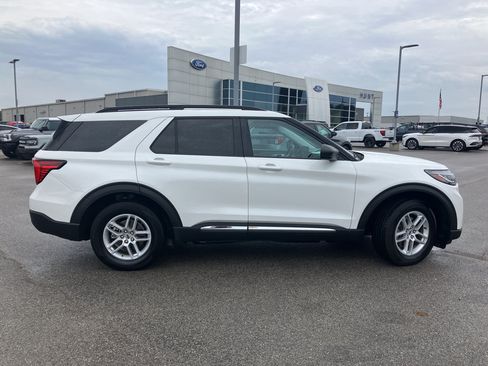 Certified 2025 Ford Explorer Active w/ Active Comfort Package RWD image 4