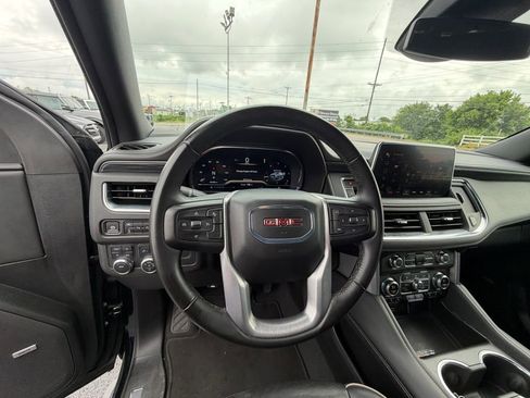 Used 2024 GMC Yukon XL SLT AWD/4WD image 12