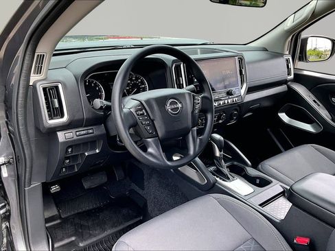 Used 2025 Nissan Frontier SV RWD image 14
