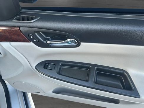 Used 2011 Chevrolet Impala LT w/ Luxury Edition Package FWD image 21