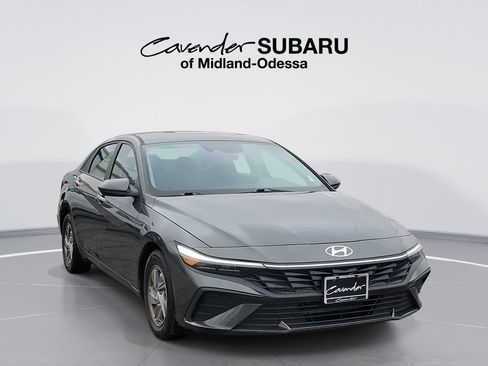 Used 2024 Hyundai Elantra SE image 1