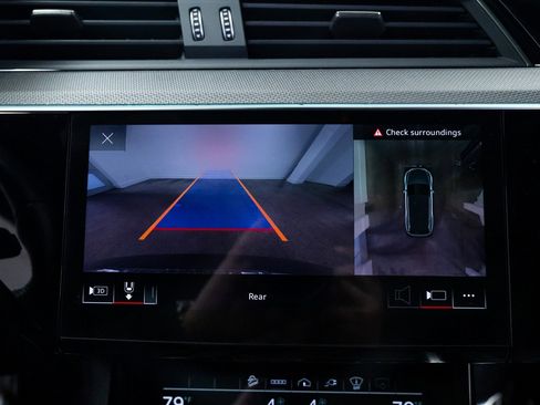 Used 2022 Audi e-tron S Prestige w/ Prestige Package image 13