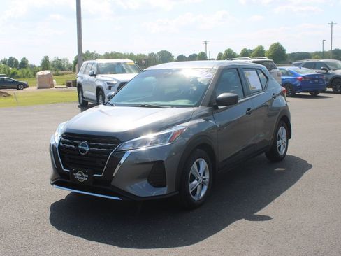 Used 2021 Nissan Kicks S FWD image 4