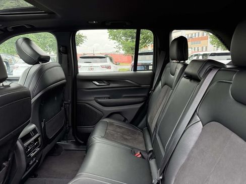 Used 2024 Jeep Grand Cherokee Altitude AWD/4WD image 16