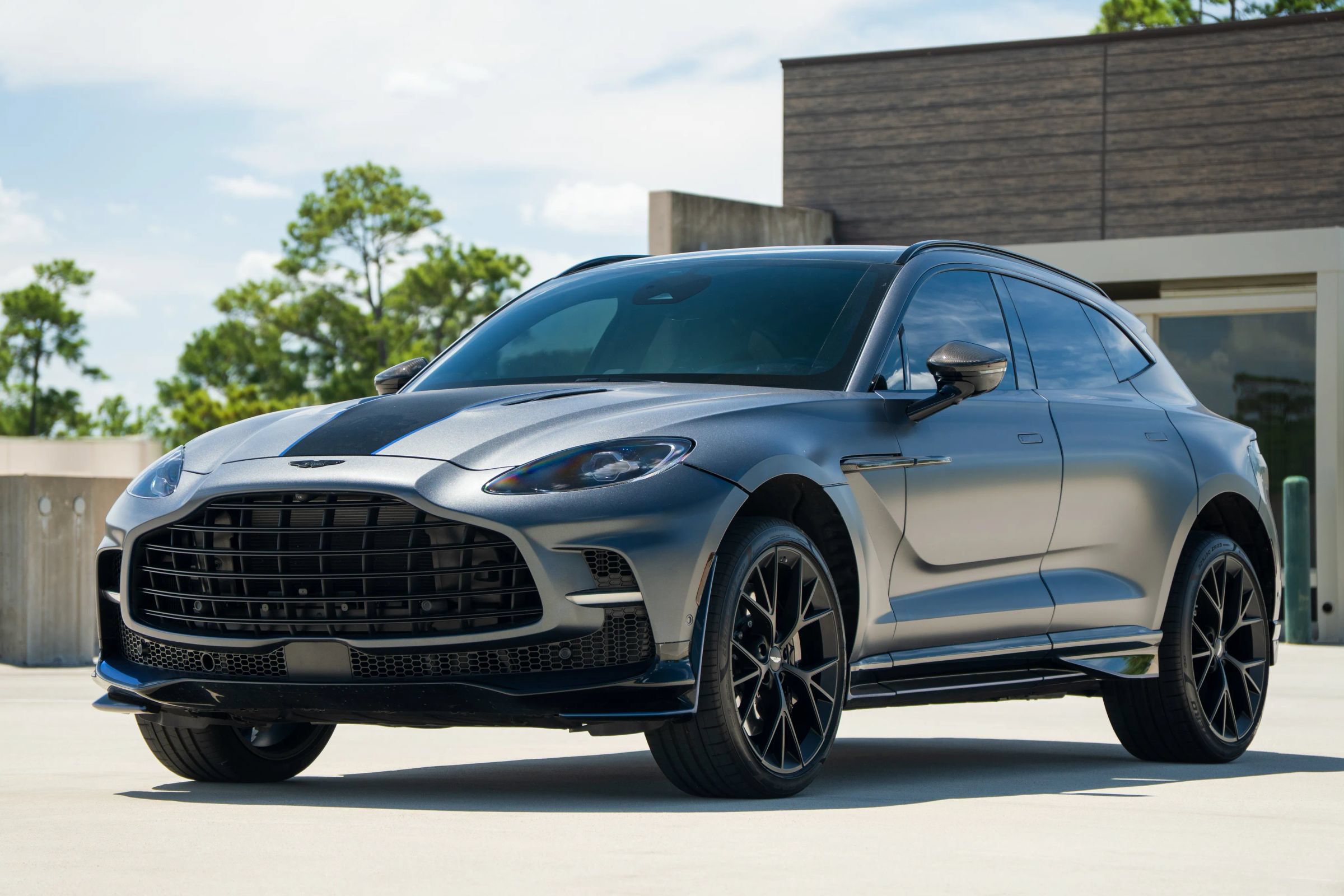 Used 2025 Aston Martin DBX 707 AWD/4WD image 3