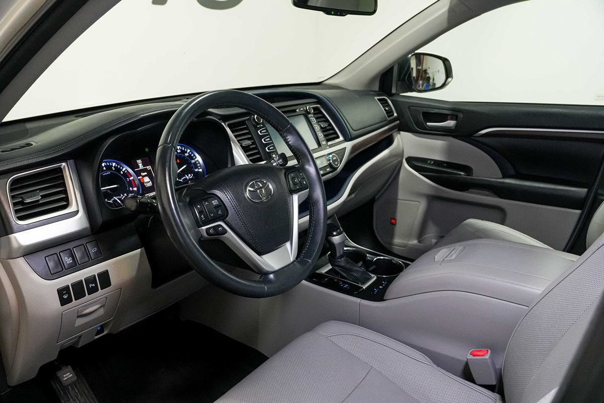 Used 2016 Toyota Highlander Limited FWD image 14