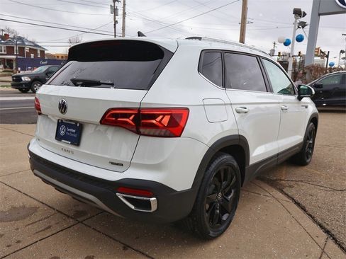 Certified 2022 Volkswagen Taos SE w/ Driver Assistance Package image 5