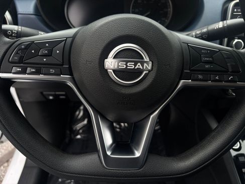 Used 2025 Nissan Versa SV FWD image 27