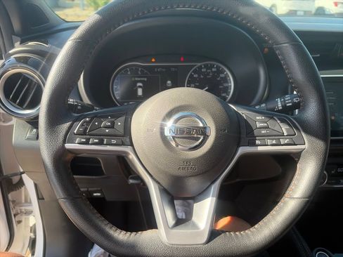 Used 2019 Nissan Kicks SR w/ SR Premium Package FWD image 31