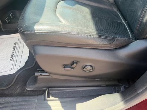 Used 2020 Chrysler Pacifica Touring-L FWD image 17