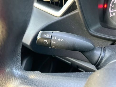 Used 2022 Toyota Corolla LE FWD image 18