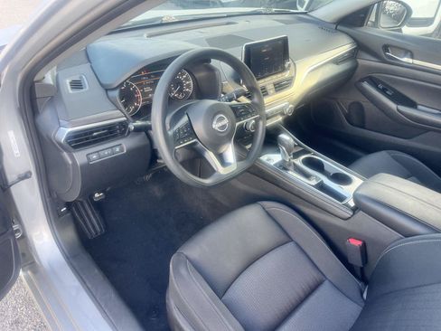 Used 2023 Nissan Altima 2.5 SV FWD image 7