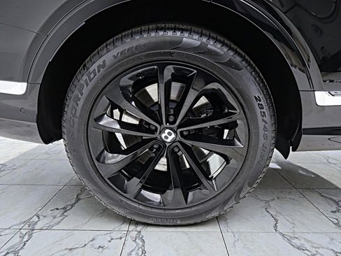 Used 2025 Bentley Bentayga image 47