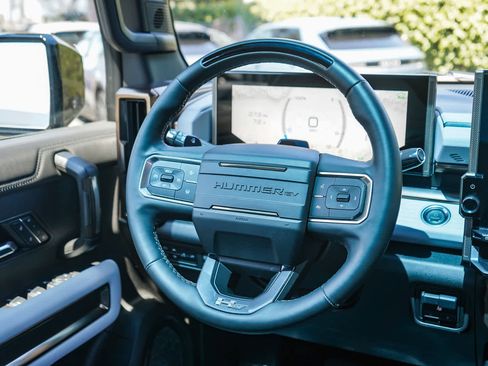 Used 2025 GMC Hummer EV 2X AWD/4WD image 15