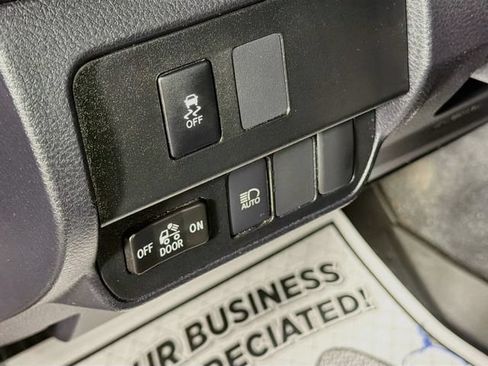 Used 2023 Toyota Tacoma SR5 AWD/4WD image 10