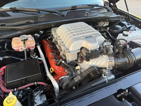 Used 2016 Dodge Challenger SRT Hellcat image 11