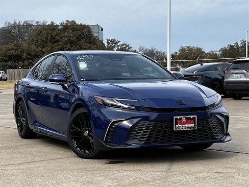 New 2026 Toyota Camry SE image 1