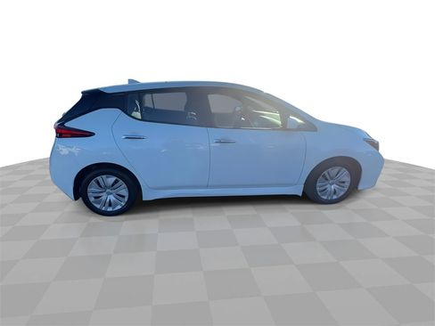 Used 2023 Nissan Leaf S image 9