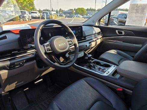 Certified 2025 Kia Carnival SX FWD image 12