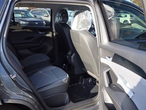 New 2026 Volkswagen Tiguan SE image 30