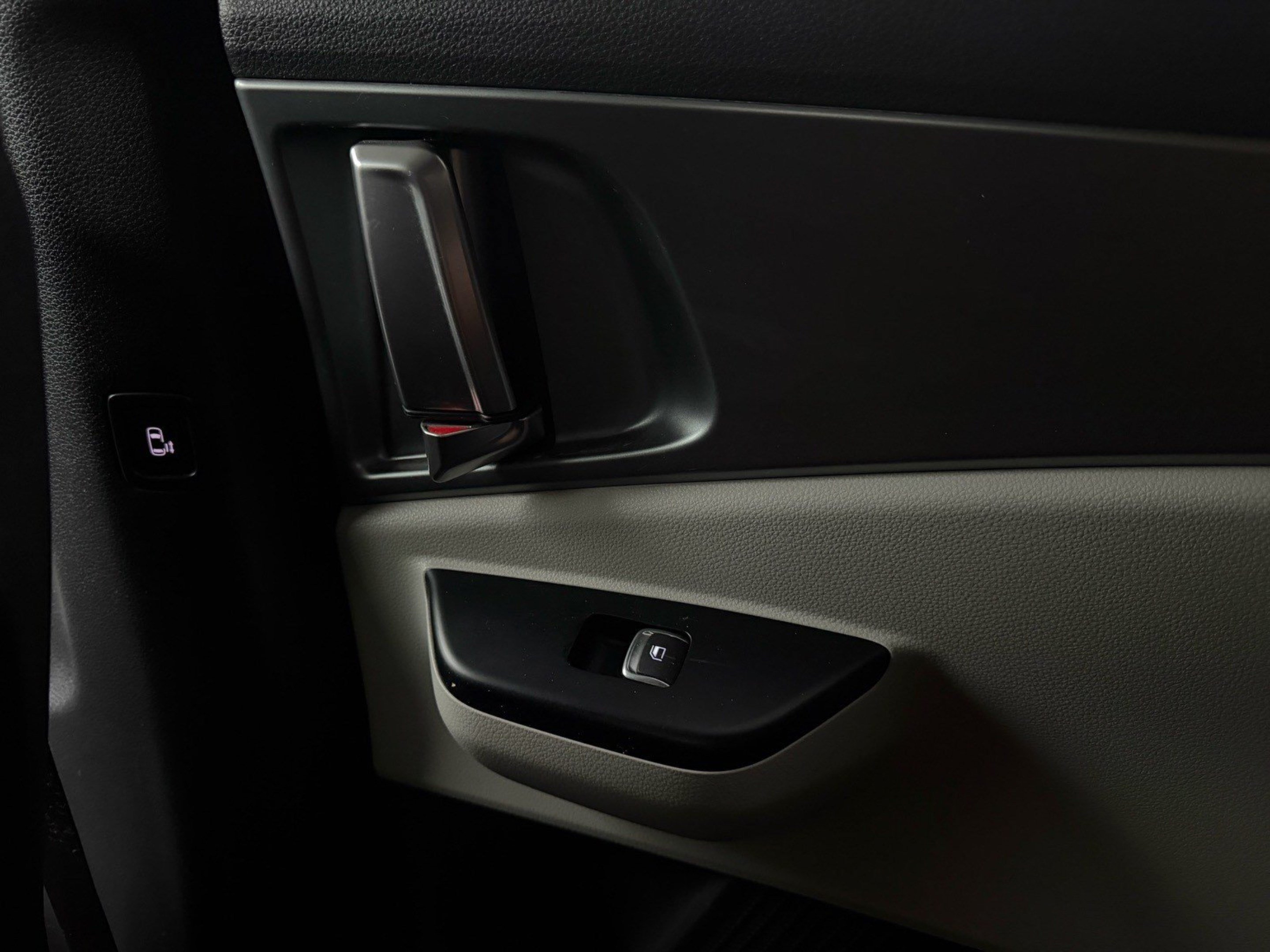 Used 2022 Kia Carnival LX FWD image 48