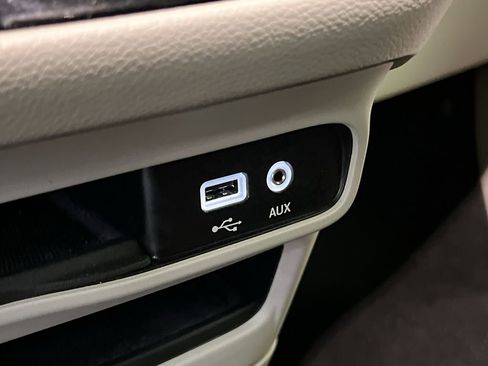 Used 2019 Chrysler Pacifica Touring Plus image 32