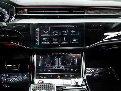 Used 2022 Audi S8 4.0T image 21