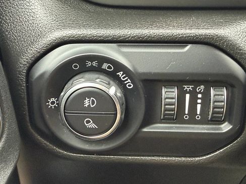 Used 2022 Jeep Gladiator Sport AWD/4WD image 12