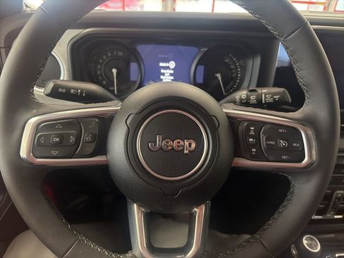 Certified 2025 Jeep Wrangler Unlimited Sahara AWD/4WD image 7