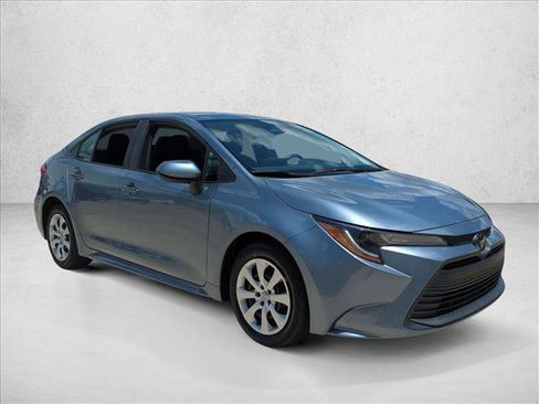 Used 2023 Toyota Corolla LE FWD image 3