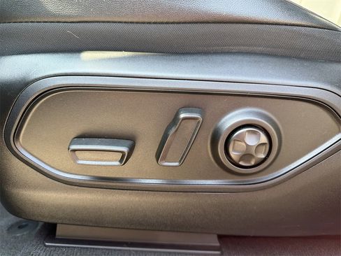 Used 2024 Jeep Grand Cherokee Limited w/ Black Appearance Package image 13