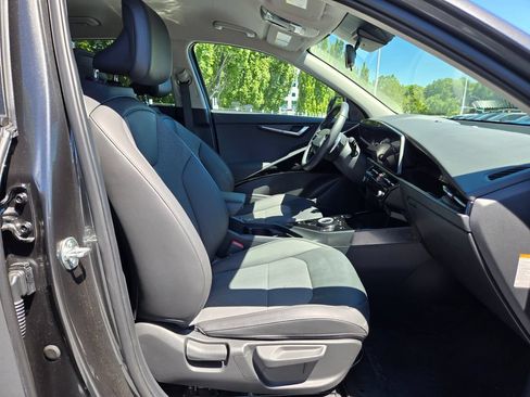 Certified 2024 Kia Niro Wind w/ Wind Preserve Package FWD image 11