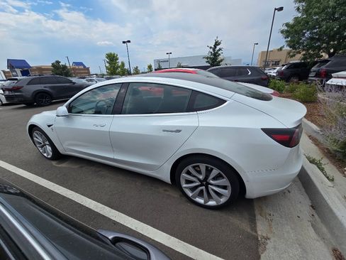 Used 2019 Tesla Model 3 Mid Range RWD image 2