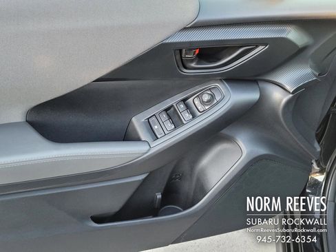 Used 2024 Subaru Crosstrek 2.0i Premium image 4