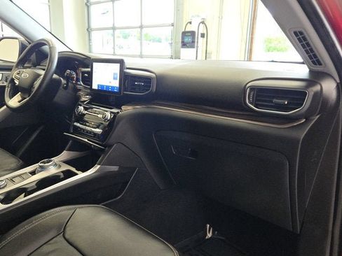 Used 2022 Ford Explorer Limited w/ Equipment Group 301A AWD/4WD image 5