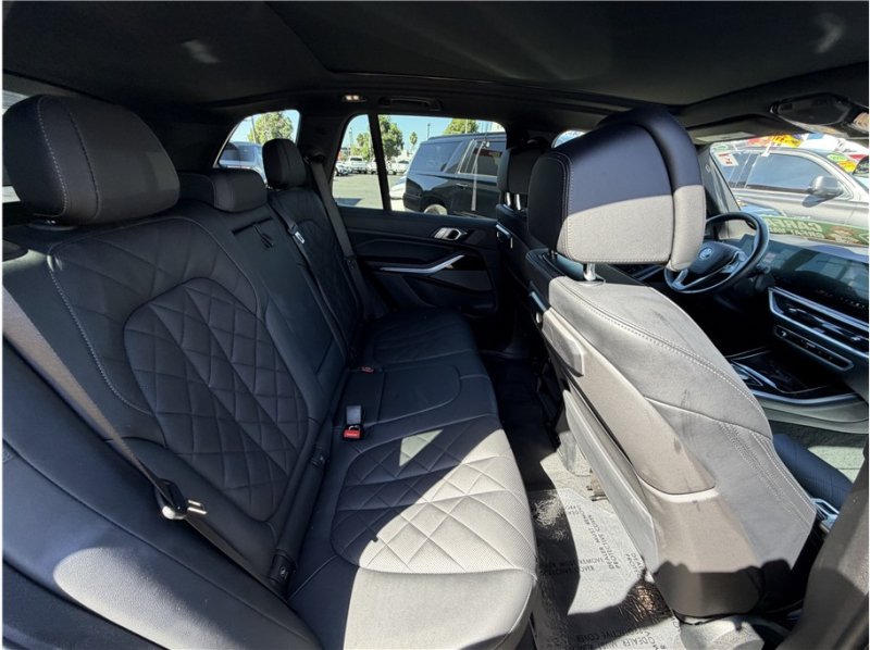 Used 2024 BMW X5 xDrive50e w/ Premium Package AWD/4WD image 31