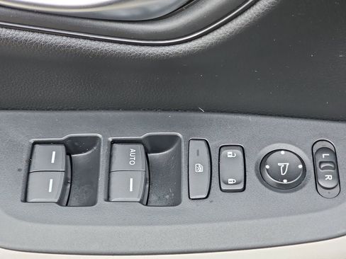 Used 2023 Honda HR-V LX image 32