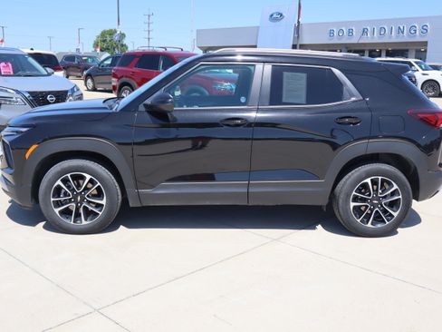 Used 2025 Chevrolet TrailBlazer LT AWD/4WD image 9
