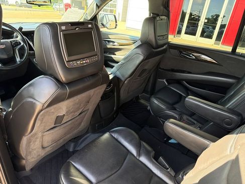 Used 2019 Cadillac Escalade ESV Platinum w/ Escalade Sport Edition AWD/4WD image 15