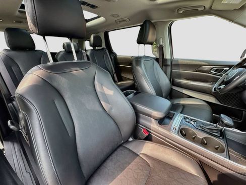 Certified 2025 Kia Carnival SX w/ SX Dark Edition Package FWD image 34
