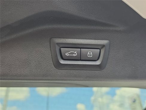 Used 2025 BMW X7 xDrive40i AWD/4WD image 9