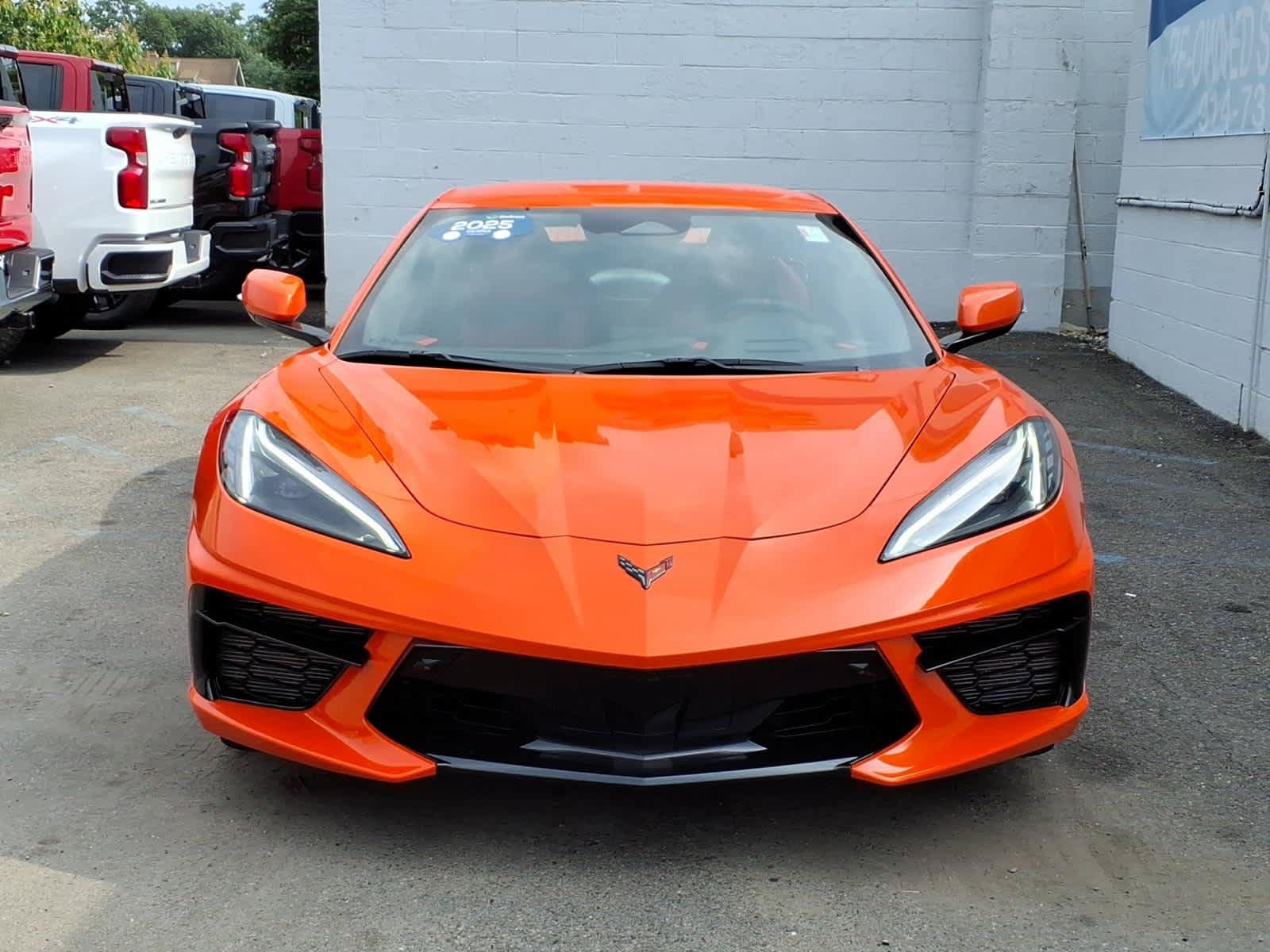 Used 2025 Chevrolet Corvette Stingray Premium Conv w/ Z51 Performance Package RWD image 2