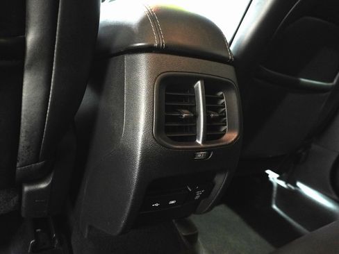 Used 2019 Jeep Cherokee Limited image 13