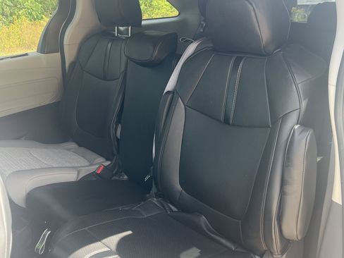 Used 2024 Toyota Sienna LE image 14