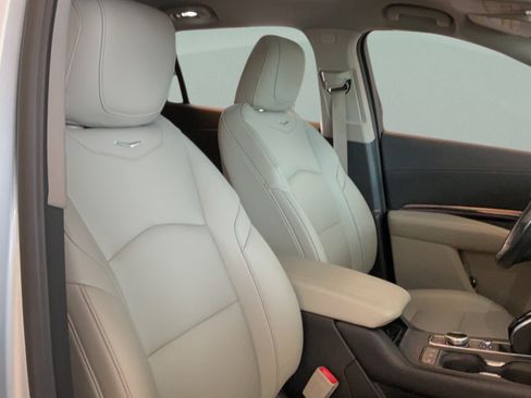 Used 2021 Cadillac XT4 Luxury w/ Cold Weather Package FWD image 37