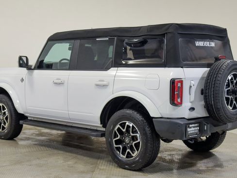 Used 2024 Ford Bronco Outer Banks image 9