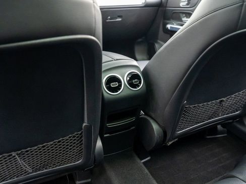 Used 2021 Mercedes-Benz GLB 250 4MATIC w/ Premium Package image 18